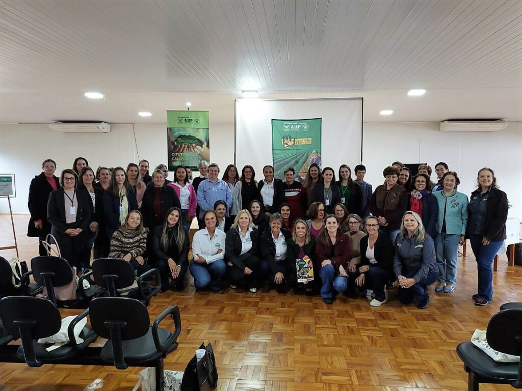Comissão Estadual de Mulheres da FAEP incentiva grupos locais 9 Ceu Azul