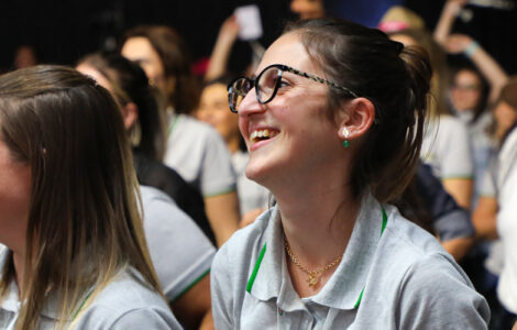 Participantes do 11º Encontro de Produtoras Rurais sorriem na plateia