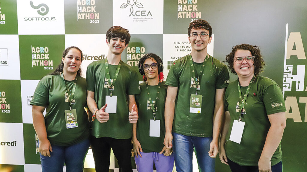 Karoline Frazão Alves, Ana Paula Ferro Campinas, Luiz Henrique Zavantini Feltrin, Grazielli Bueno e Ricardo Heinemann