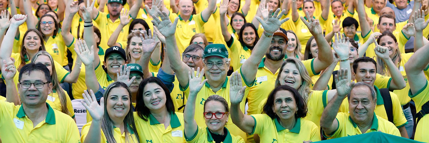 Presidente Ágide Meneguette e produtores rurais no Encontro Estadual de Líderes Rurais