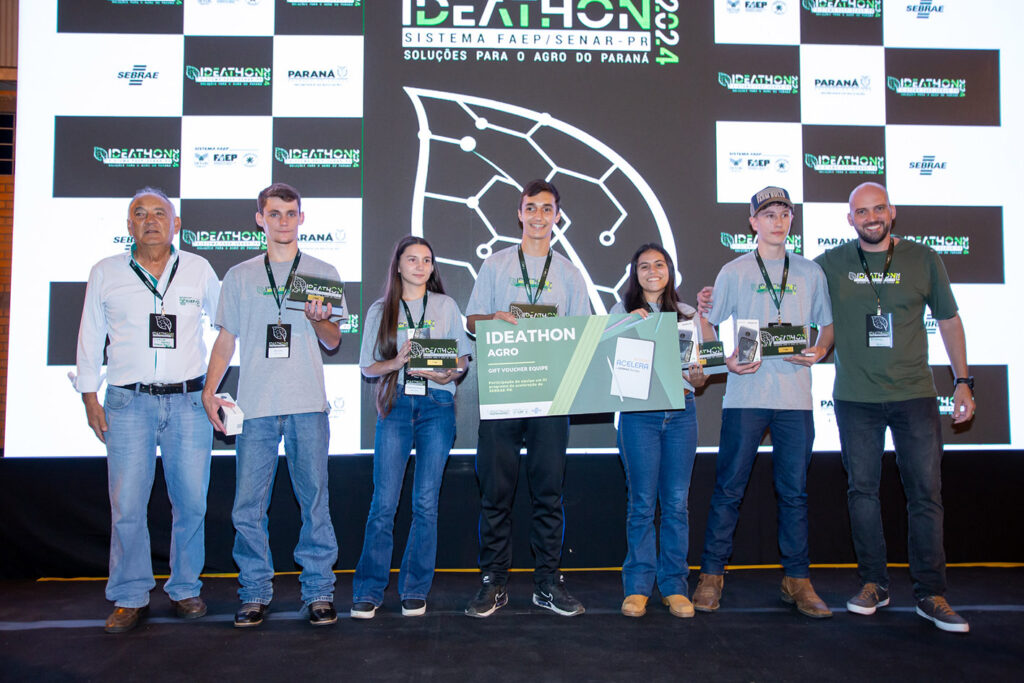 Equipe que venceu o primeiro lugar no Ideathon do Sistema FAEP/SENAR-PR, na Lapa