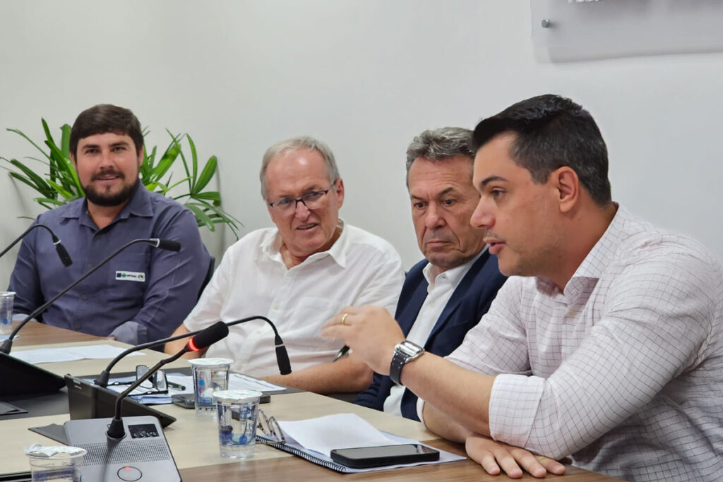 Alexandre Leal, presidente da Fetaep; José Roberto Ricken, presidente do Sistema Ocepar; Márcio Nunes, secretário de Estado da Agricultura e do Abastecimento (Seab) e Ágide Eduardo Meneguette, presidente do Sistema FAEP